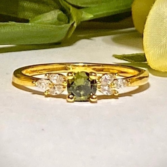 Estate Jewelry - 14k gf peridot diamond ring dainty gold band gemstone ring
